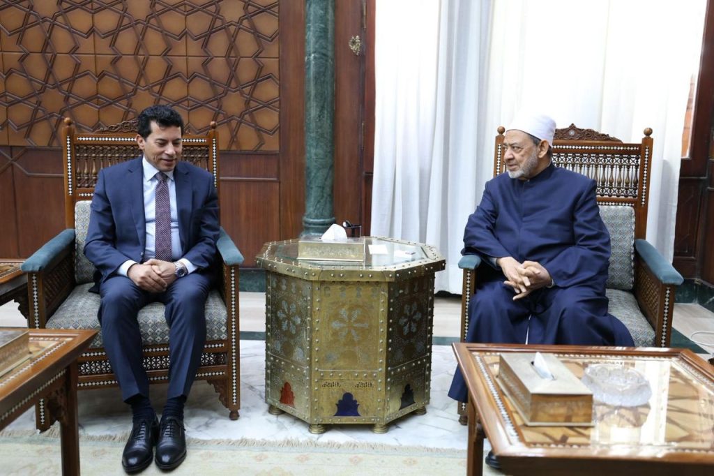 شيخ الأزهر يلتقي وزير الشباب والرياضة